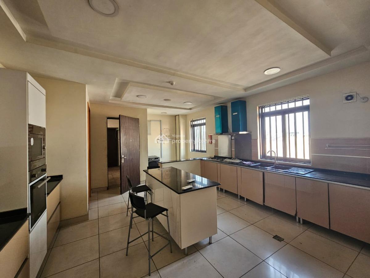 Standard and Well Maintained 3 Bedroom Serviced Flat with a Room Bq, Lekki Phase 1, Lekki, Lagos, Flat / Apartment for Rent