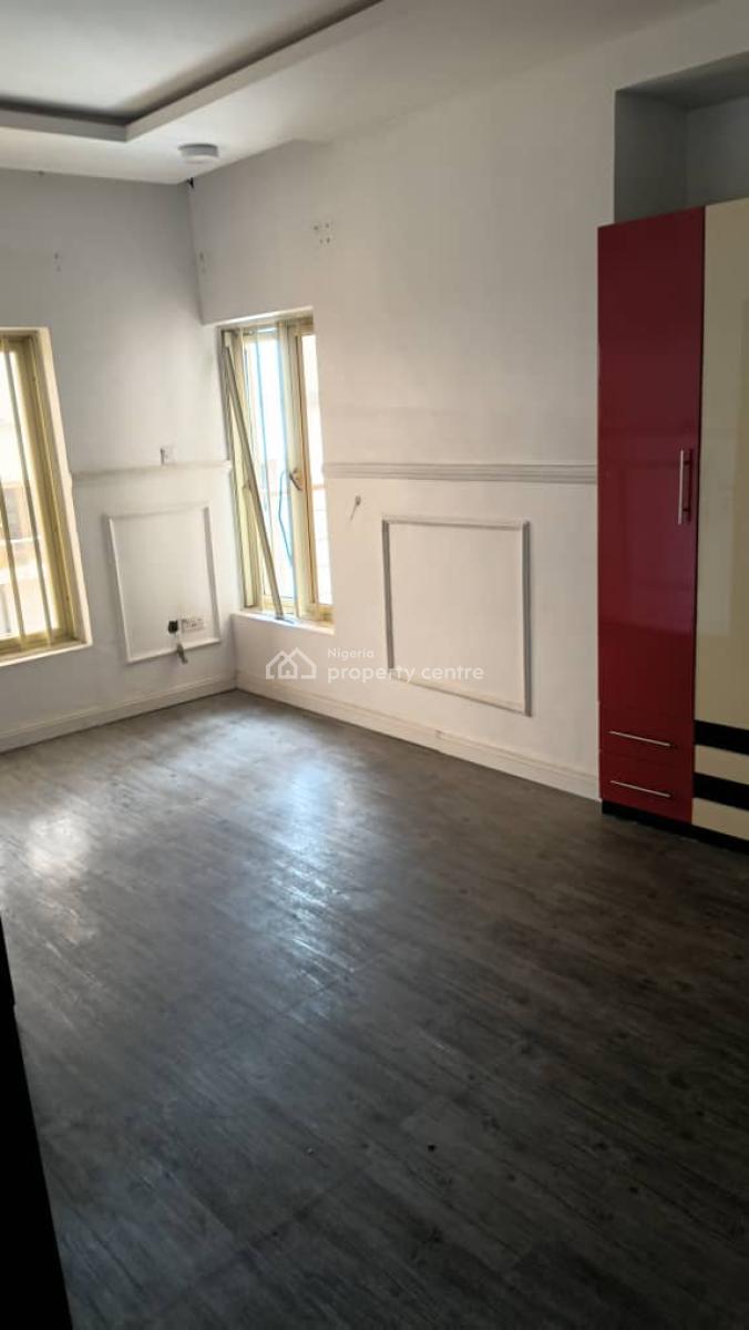 Clean 3bedroom Flat with Bq+ Elevator, The Property Located Within a Good Neighborhood, Ikate, Lekki, Lagos, Flat / Apartment for Rent