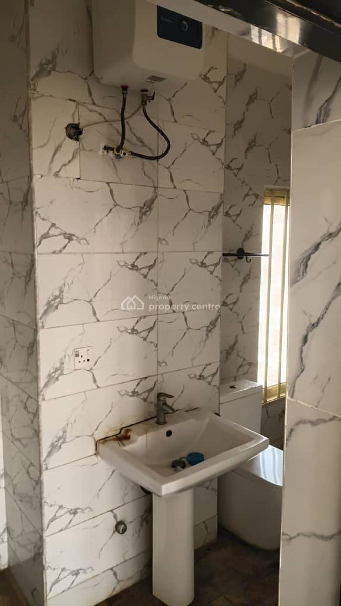 Clean 3bedroom Flat with Bq+ Elevator, The Property Located Within a Good Neighborhood, Ikate, Lekki, Lagos, Flat / Apartment for Rent