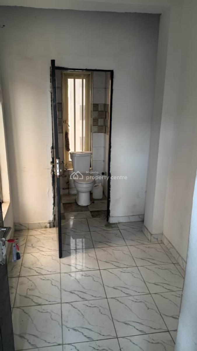 Clean 3bedroom Flat with Bq+ Elevator, The Property Located Within a Good Neighborhood, Ikate, Lekki, Lagos, Flat / Apartment for Rent