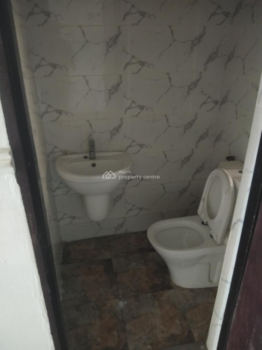 Clean 3bedroom Flat with Bq+ Elevator, The Property Located Within a Good Neighborhood, Ikate, Lekki, Lagos, Flat / Apartment for Rent