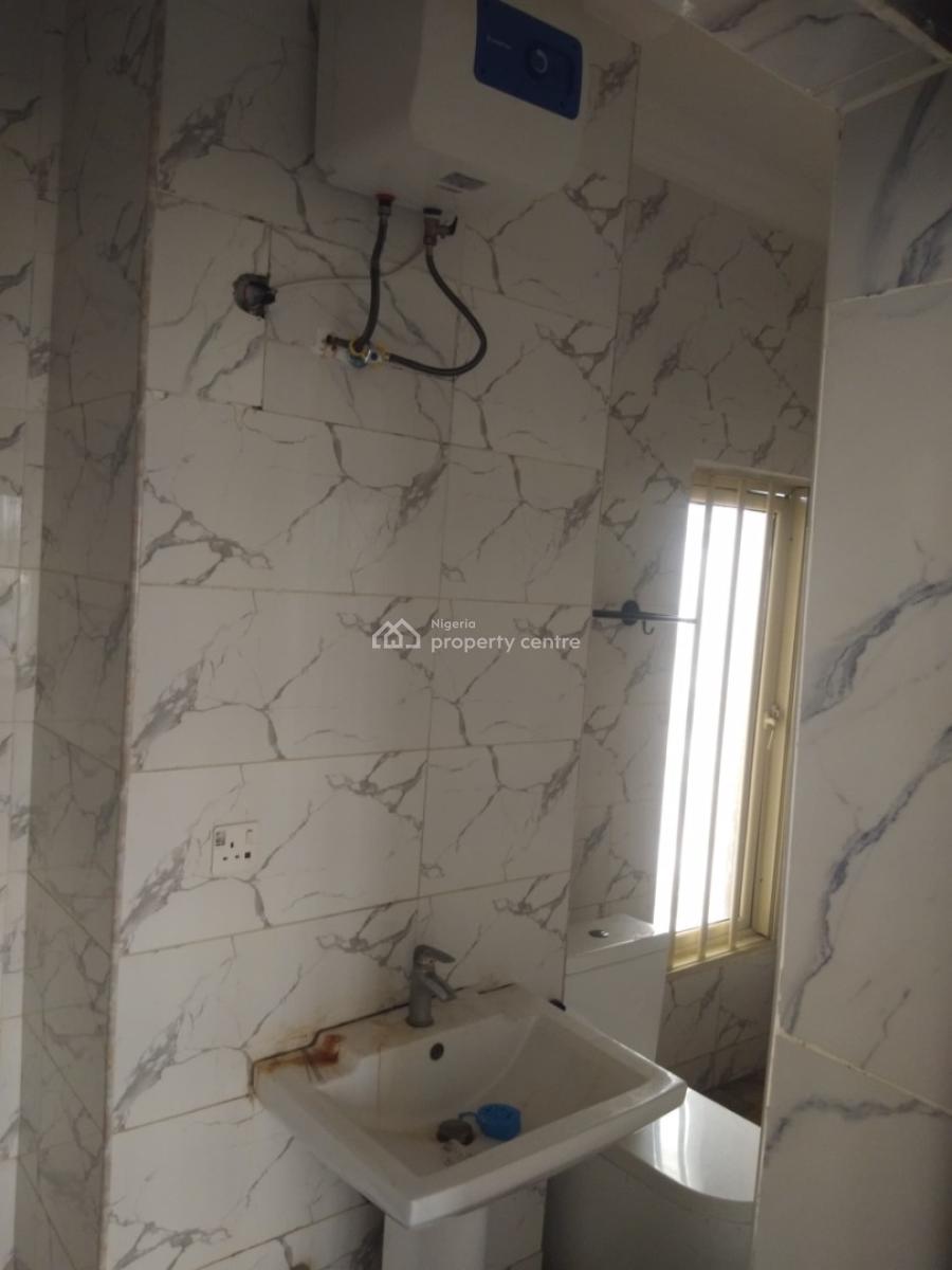 Clean 3bedroom Flat with Bq+ Elevator, The Property Located Within a Good Neighborhood, Ikate, Lekki, Lagos, Flat / Apartment for Rent