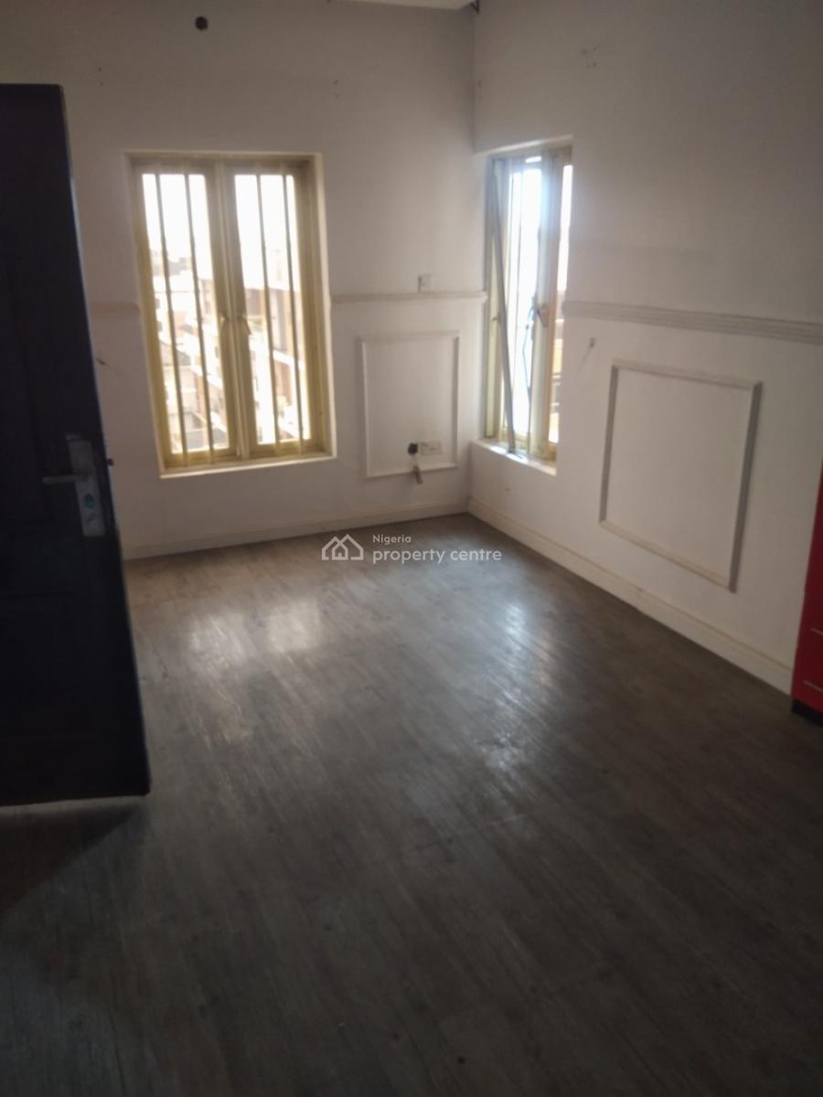 Clean 3bedroom Flat with Bq+ Elevator, The Property Located Within a Good Neighborhood, Ikate, Lekki, Lagos, Flat / Apartment for Rent