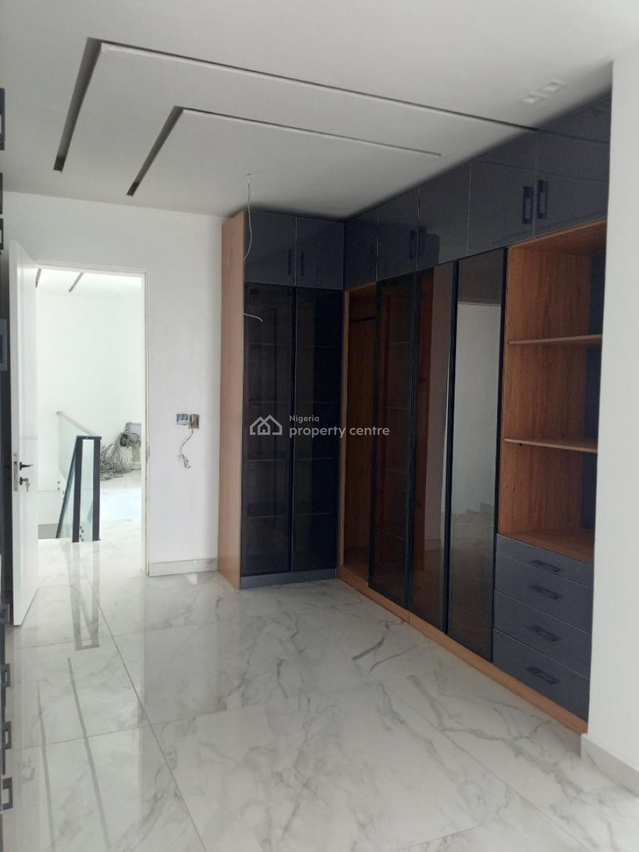 Luxury and Spacious 5 Bedroom Semi-detached Duplex with Bq, Cowry Creek Estate, Ikate, Lekki Phase 1, Lekki, Lagos, Semi-detached Duplex for Sale