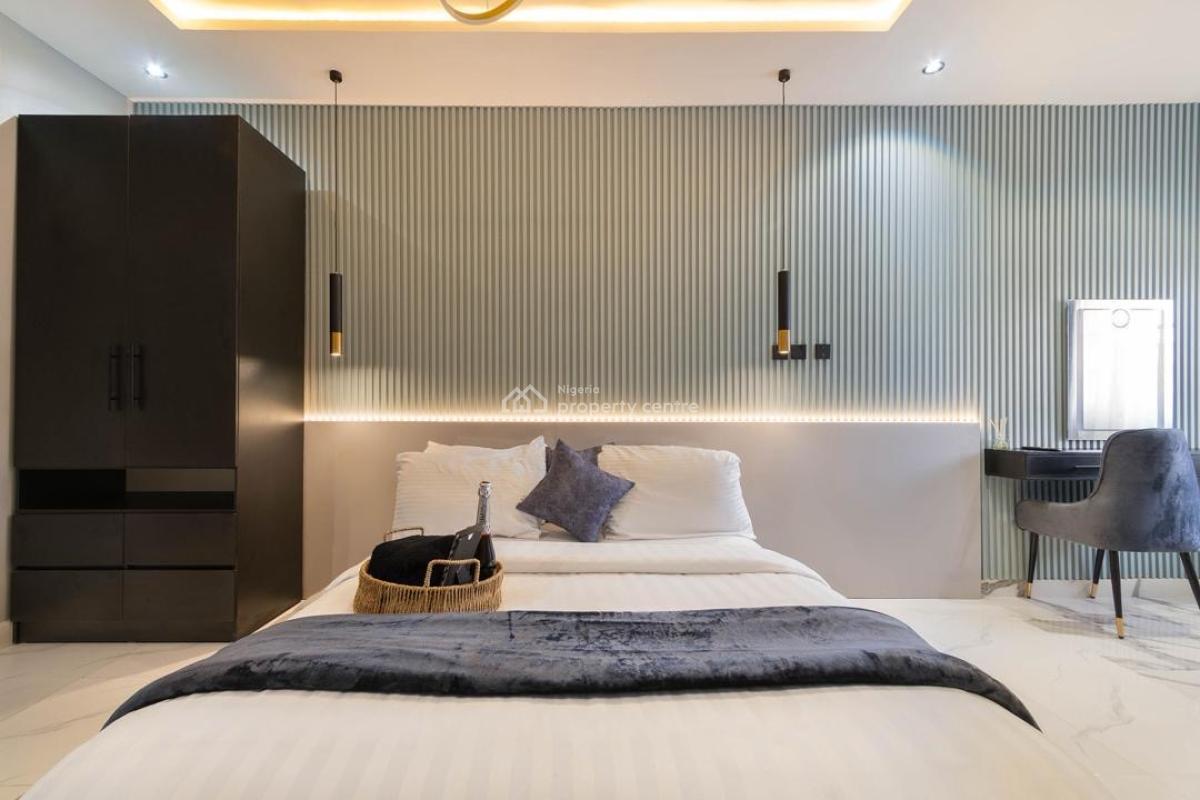 Luxury 1 Bedroom Waterfront Apartment with Snooker Board, Swimming Pool, Lekki Phase 1, Lekki, Lagos, Flat / Apartment Short Let