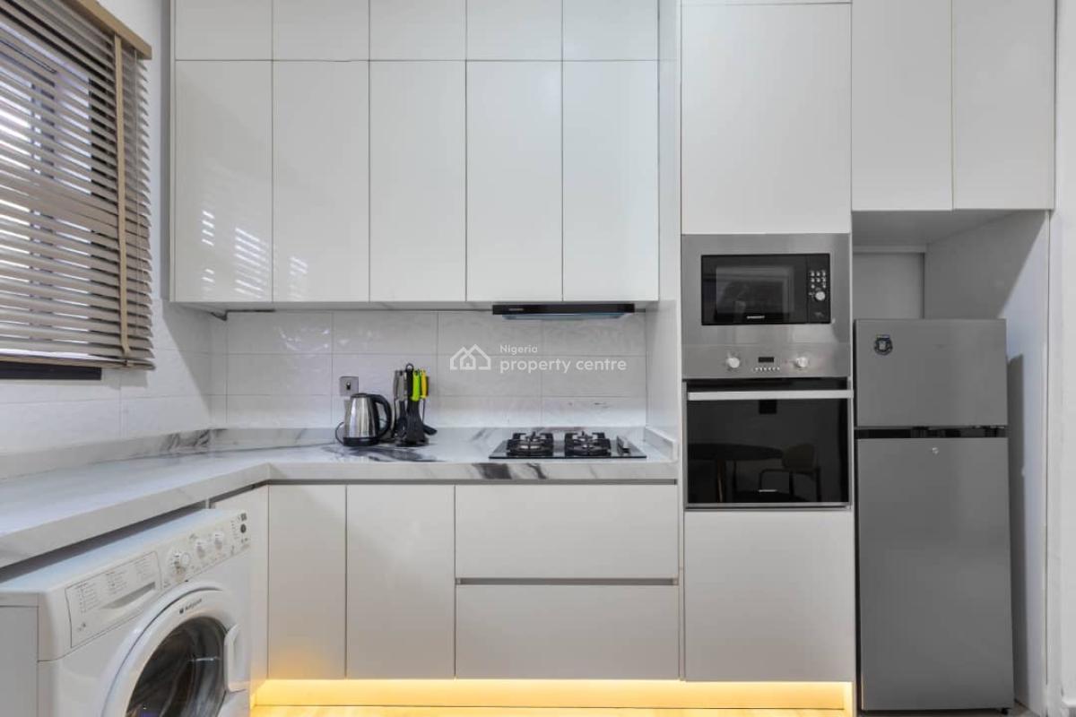 Luxury 1 Bedroom Waterfront Apartment with Snooker Board, Swimming Pool, Lekki Phase 1, Lekki, Lagos, Flat / Apartment Short Let