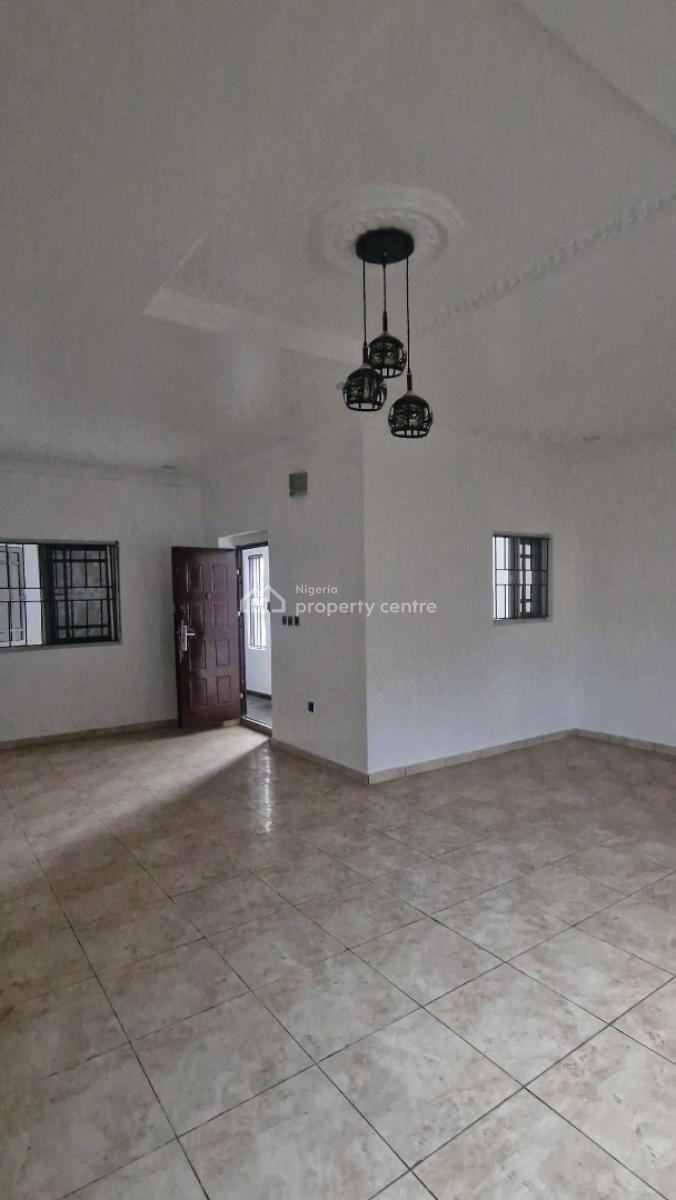 Neatly Used 2 Bedroom Flat, Lekki Phase 1, Lekki, Lagos, Flat / Apartment for Rent