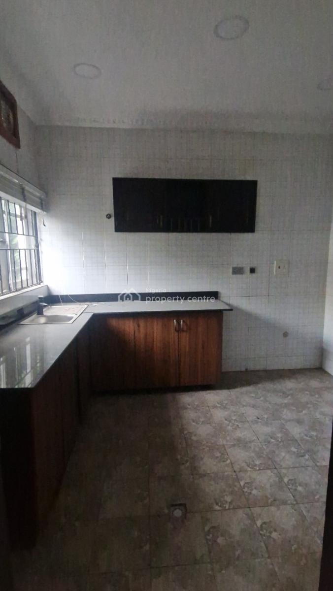 Neatly Used 2 Bedroom Flat, Lekki Phase 1, Lekki, Lagos, Flat / Apartment for Rent