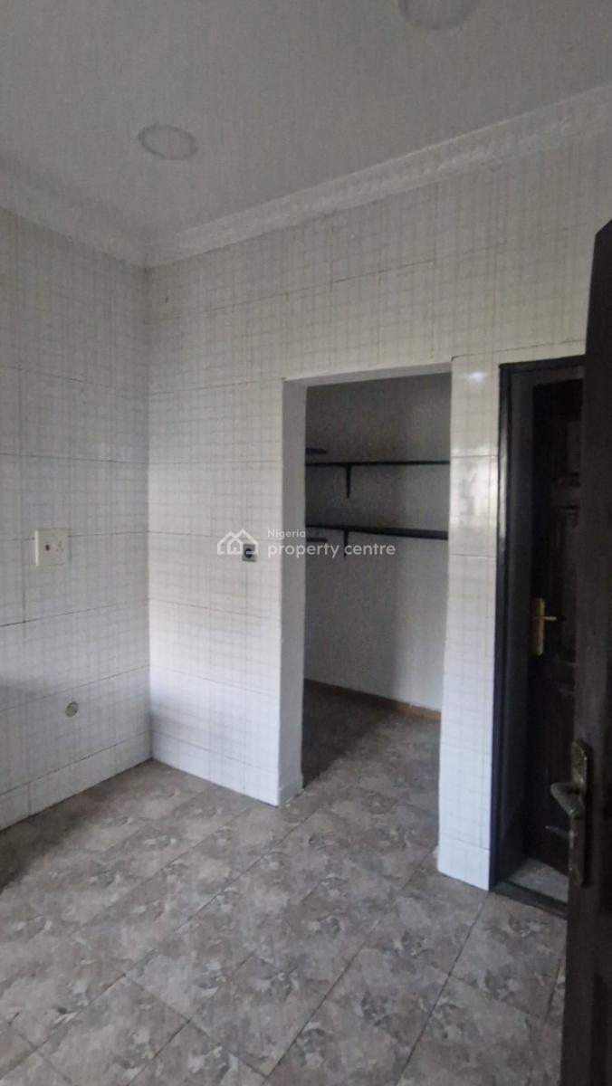 Neatly Used 2 Bedroom Flat, Lekki Phase 1, Lekki, Lagos, Flat / Apartment for Rent