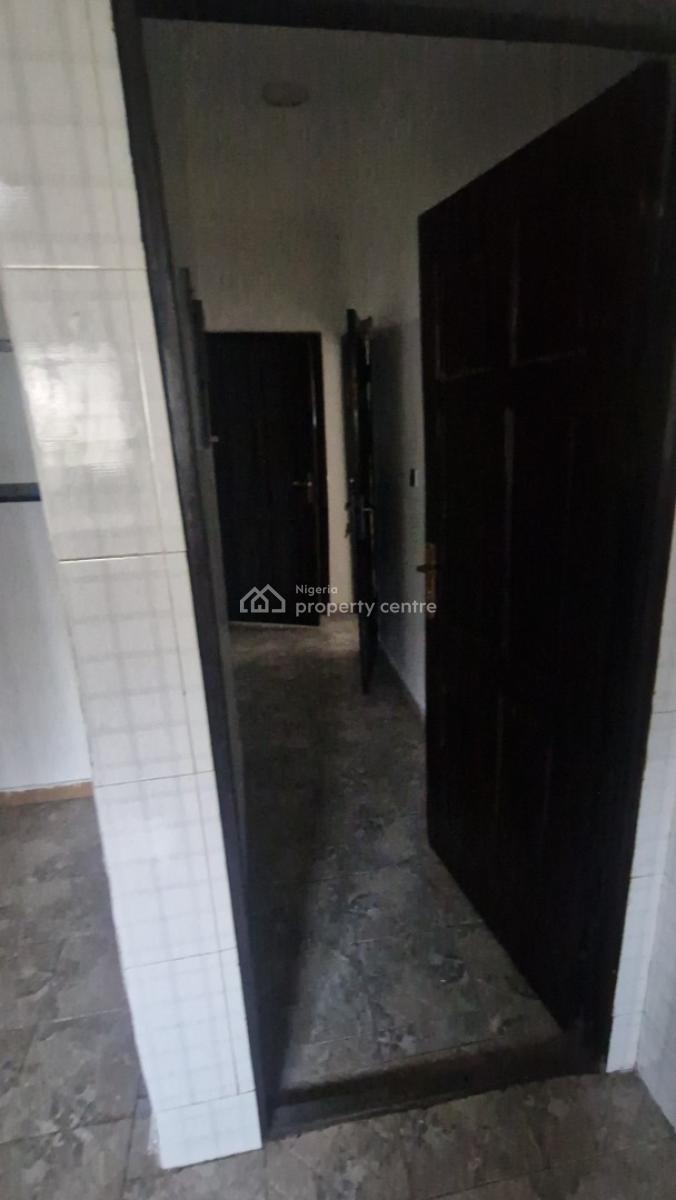 Neatly Used 2 Bedroom Flat, Lekki Phase 1, Lekki, Lagos, Flat / Apartment for Rent