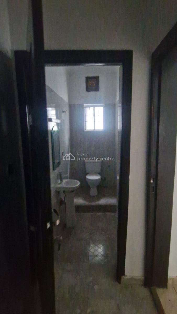 Neatly Used 2 Bedroom Flat, Lekki Phase 1, Lekki, Lagos, Flat / Apartment for Rent
