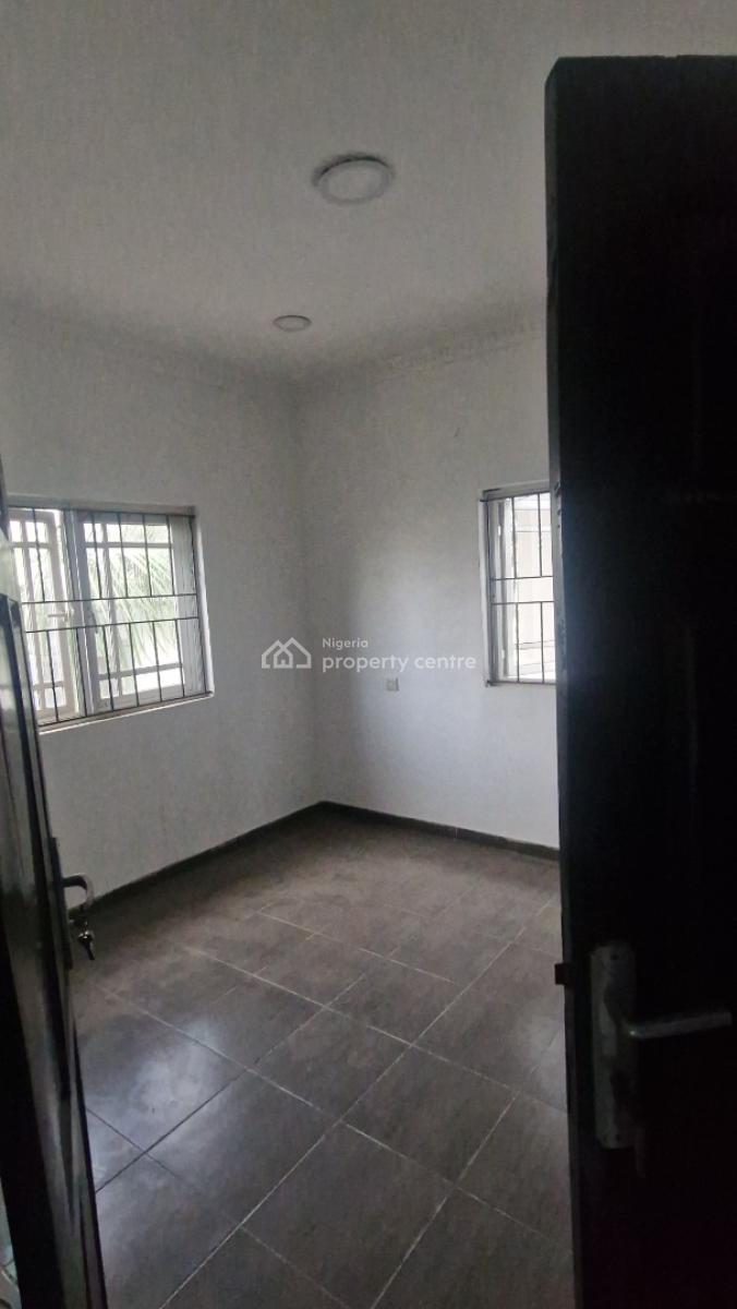Neatly Used 2 Bedroom Flat, Lekki Phase 1, Lekki, Lagos, Flat / Apartment for Rent