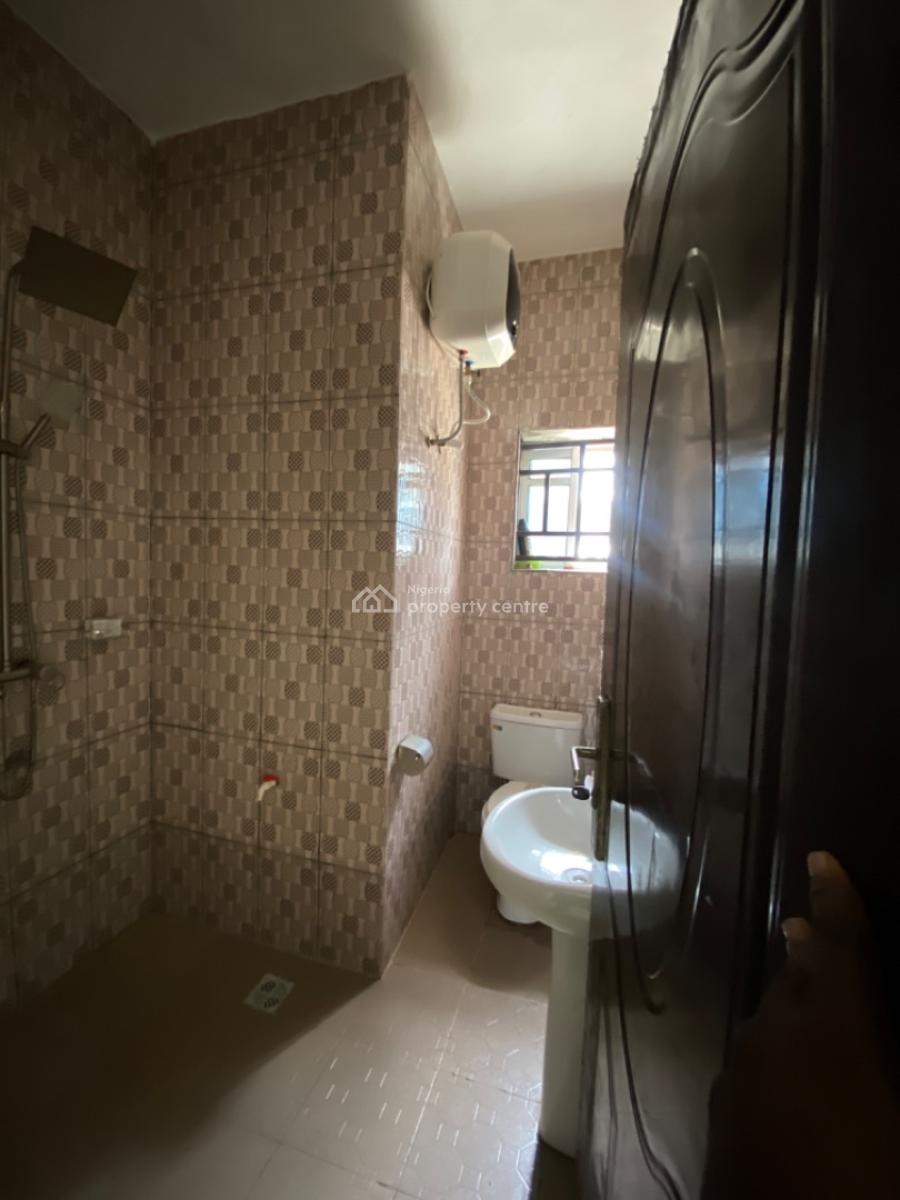 Sharp 2 Bedroom Apartment with 3 Toilets and Constant Electricity (fed, Eliozu, Port Harcourt, Rivers, Flat / Apartment for Rent