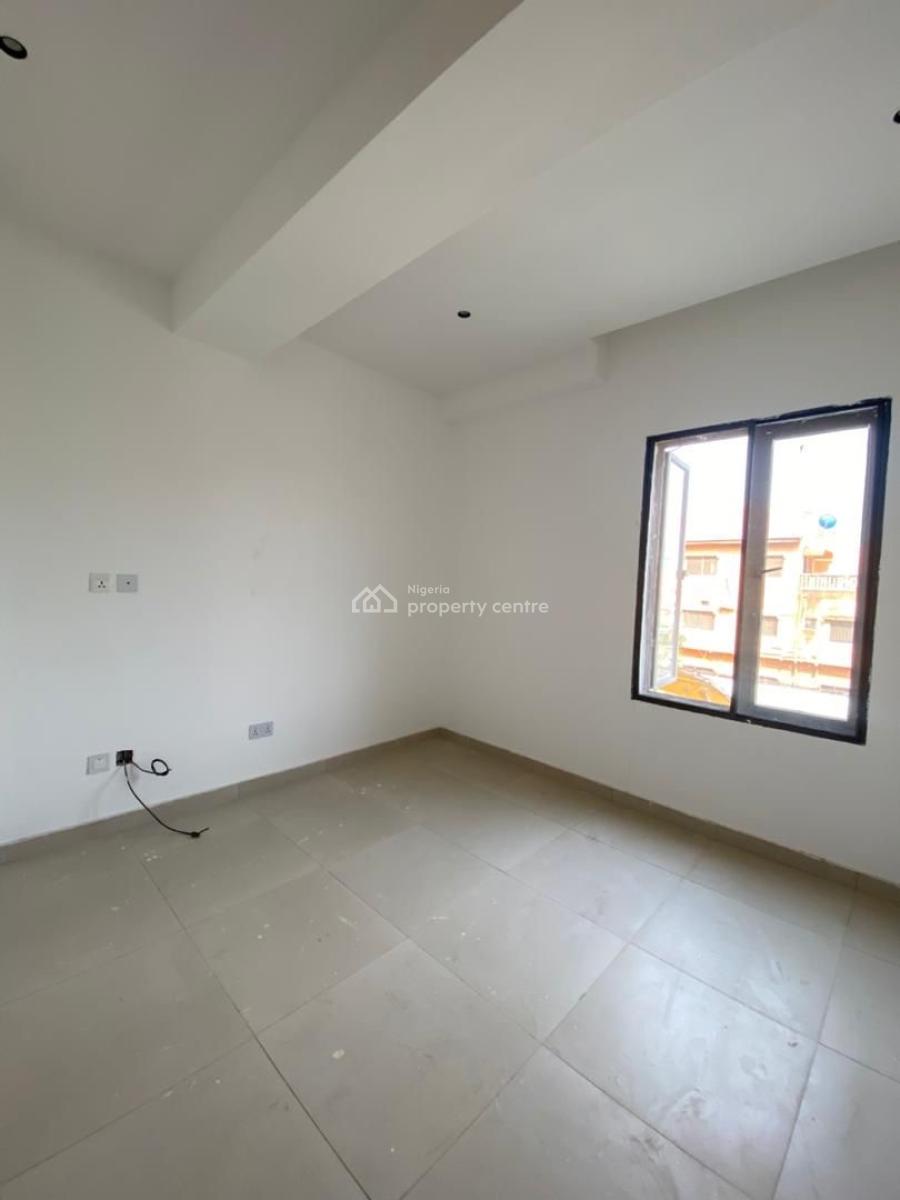 Lovely 3 Bedrooms Apartment with Elevator in a Secured Estate, Lekki Phase 1, Lekki, Lagos, Flat / Apartment for Sale