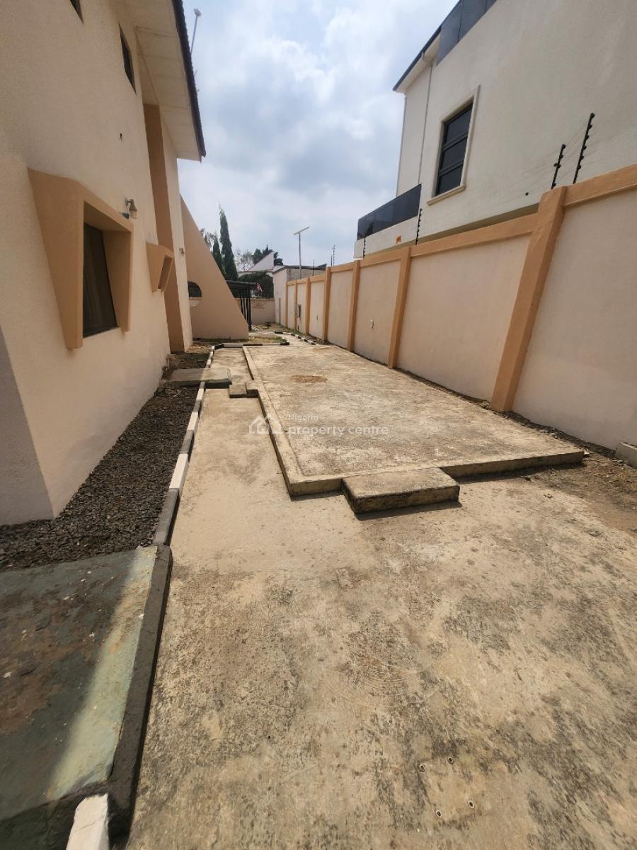 Clean Fully Detached 5bedroo. Duplex with 2rm Bq,gen,ac,gaze Tarred Rd, Maitama Main, Maitama District, Abuja, Detached Duplex for Rent