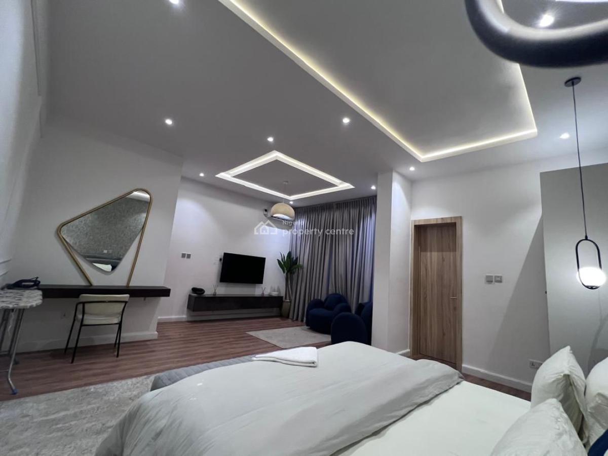 Luxury 1 Bedroom with Rooftop Pool & Gym, Lekki Phase 1, Lekki, Lagos, Mini Flat (room and Parlour) Short Let