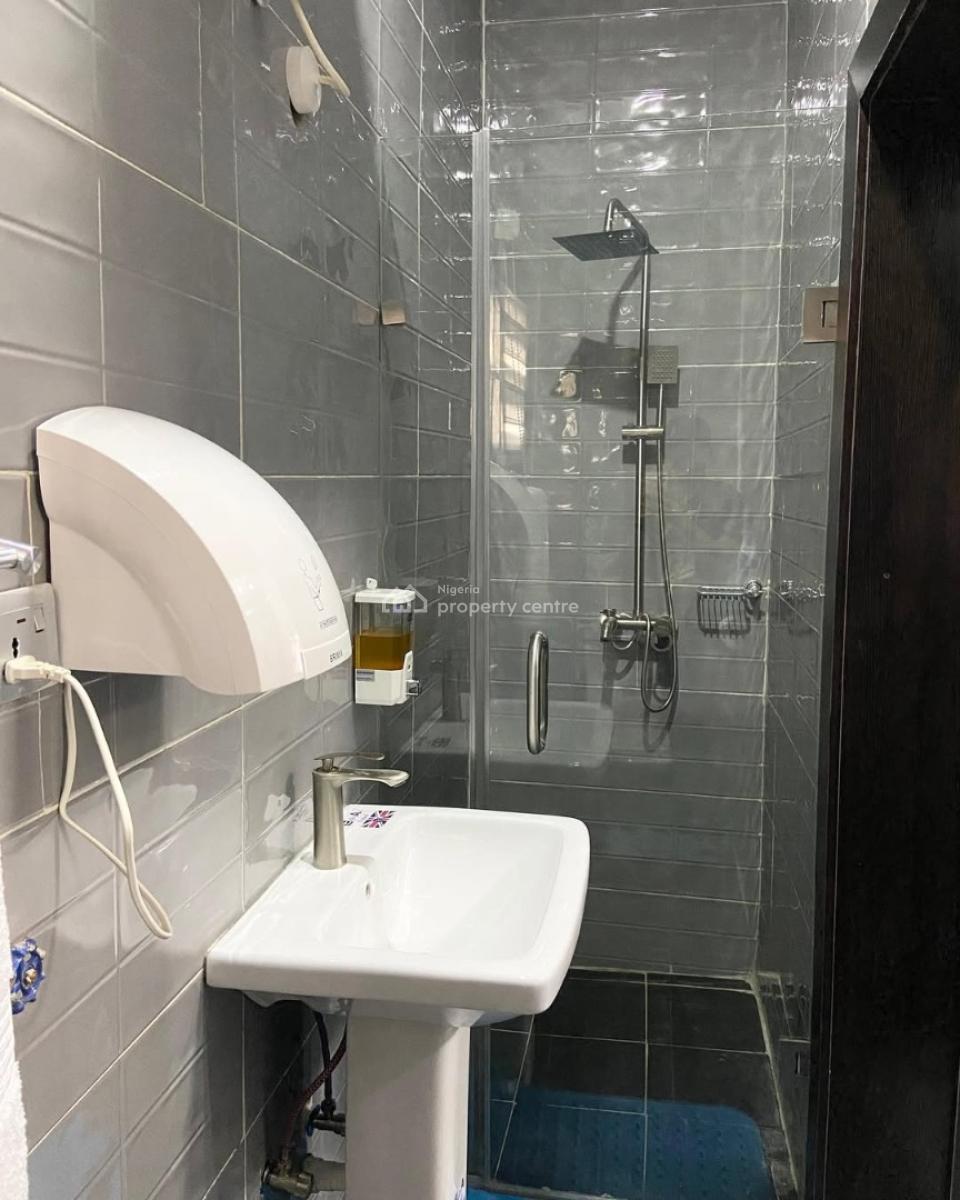 Nicely Furnished 1 Bedroom Apartment, Maryland, Lagos, Flat / Apartment Short Let