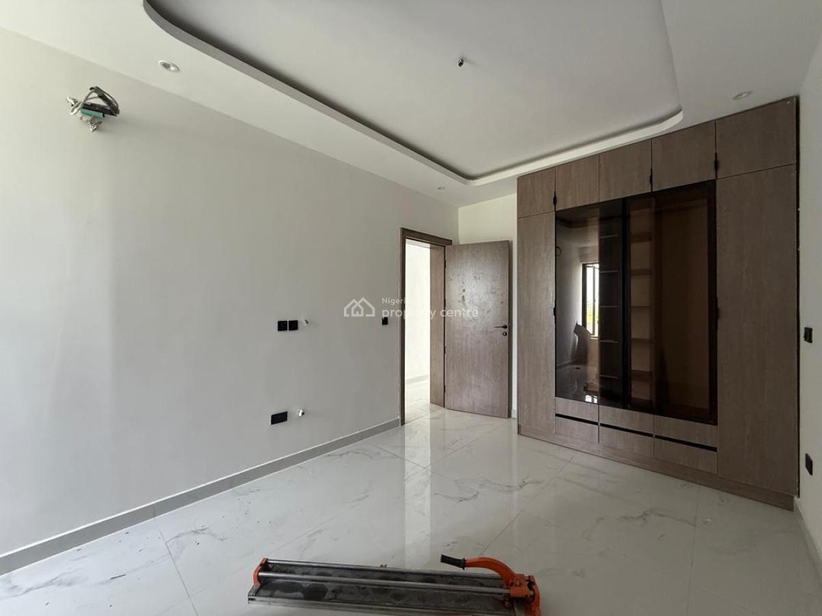 Fully Serviced  2 Bedroom Apartment, Lekki Phase 1, Lekki, Lagos, Flat / Apartment for Sale