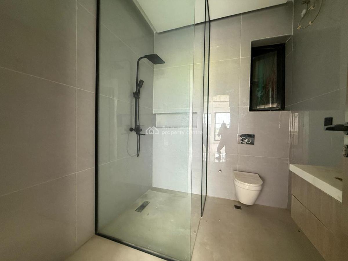 Fully Serviced  2 Bedroom Apartment, Lekki Phase 1, Lekki, Lagos, Flat / Apartment for Sale