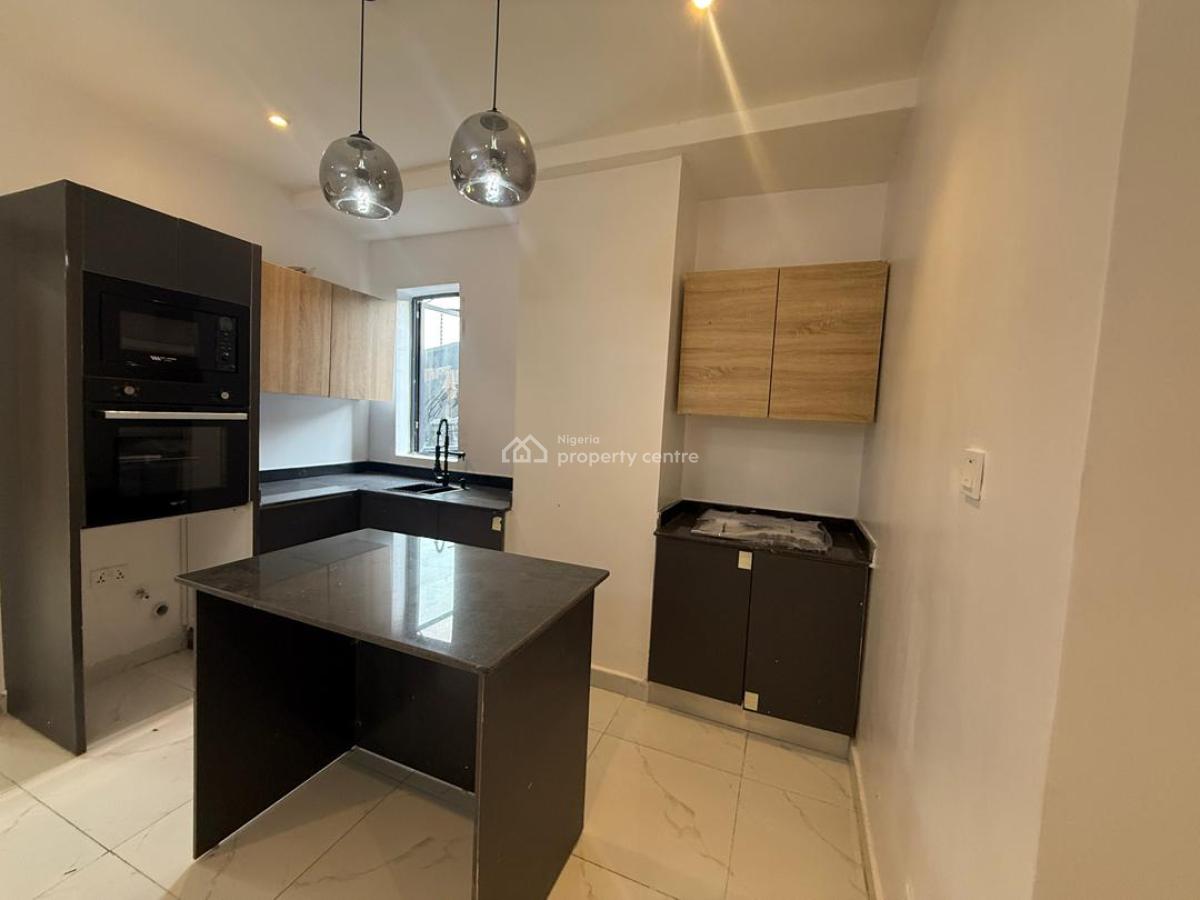 Fully Serviced  1 Bedroom Apartment, Lekki Phase 1, Lekki, Lagos, Mini Flat (room and Parlour) for Sale