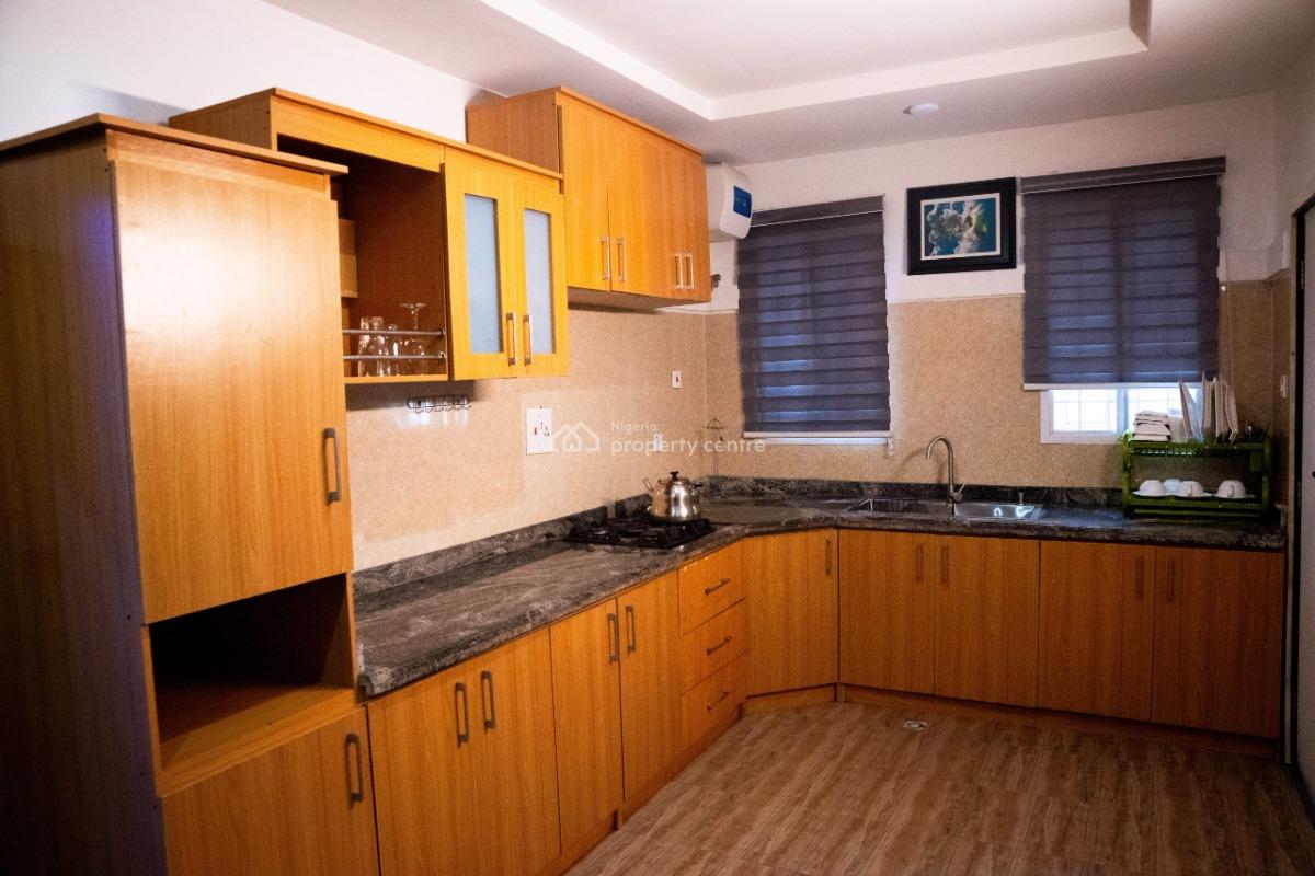 Nicely Furnished 3 Bedroom Apartment, Gra Phase 4, Obio-akpor, Rivers, Flat / Apartment Short Let