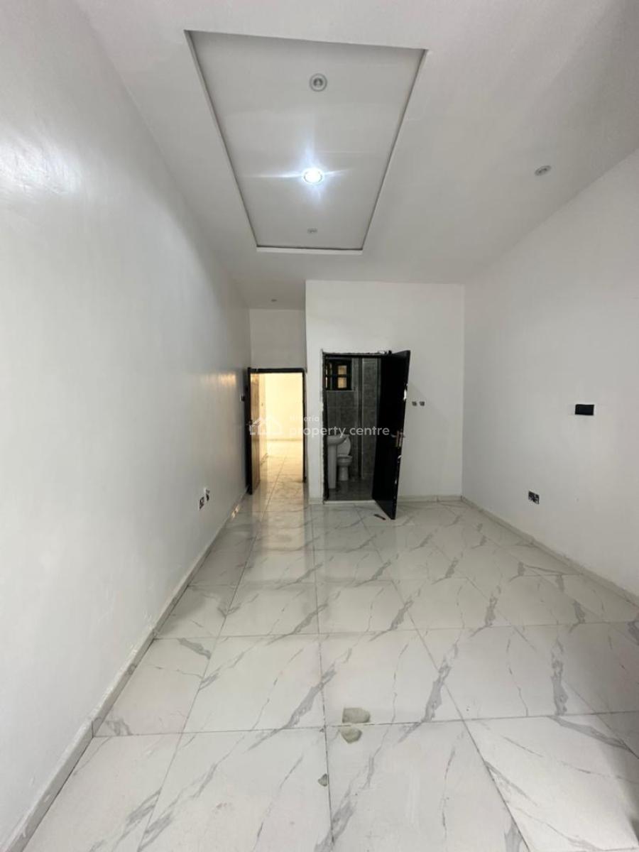 Well-maintained 2-bedroom Apartment (upstairs), Ikate, Ikate, Lekki, Lagos, Flat / Apartment for Rent