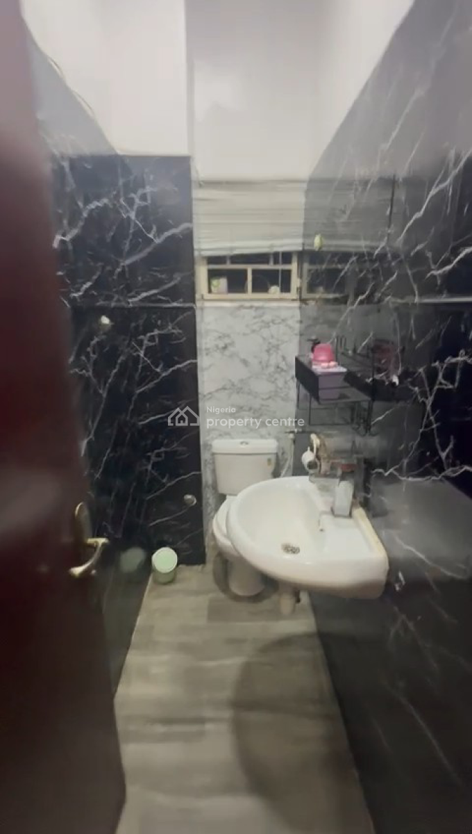 Well Maintained 3 Bedroom Apartment, Femi Okunnu Estate, Osapa, Lekki, Lagos, Flat / Apartment for Sale