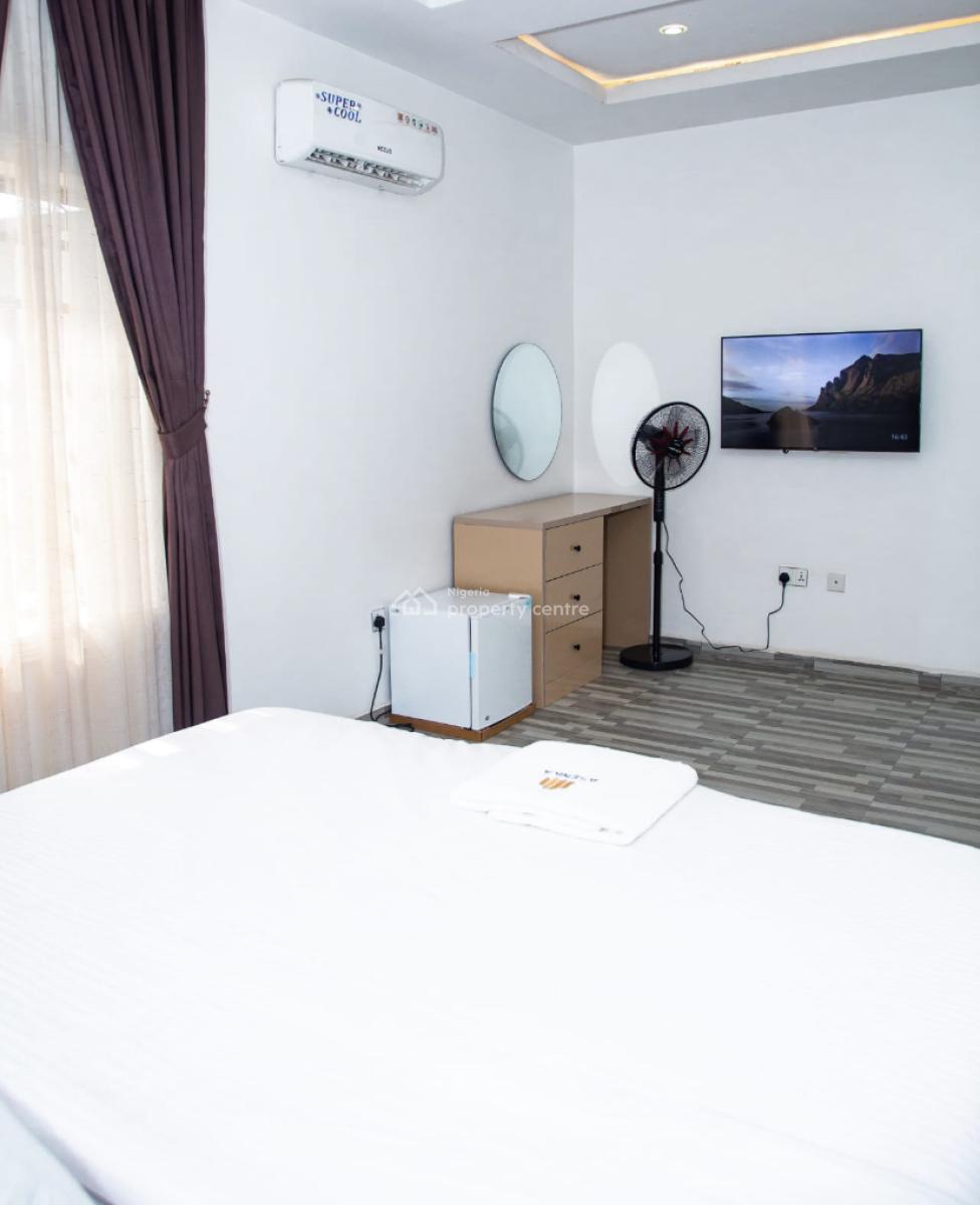 Nicely Furnished 5 Bedroom Apartment, Life Camp, Abuja, Flat / Apartment Short Let