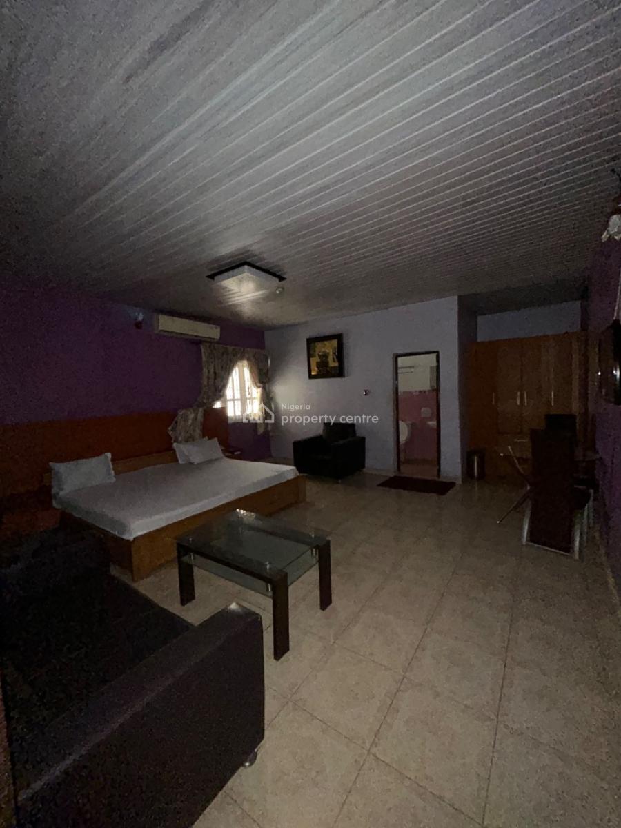 Functioning Massive Hotel with Hall, Pool and Bar, By Onikolobo Gra, Abeokuta South, Ogun, Hotel / Guest House for Rent