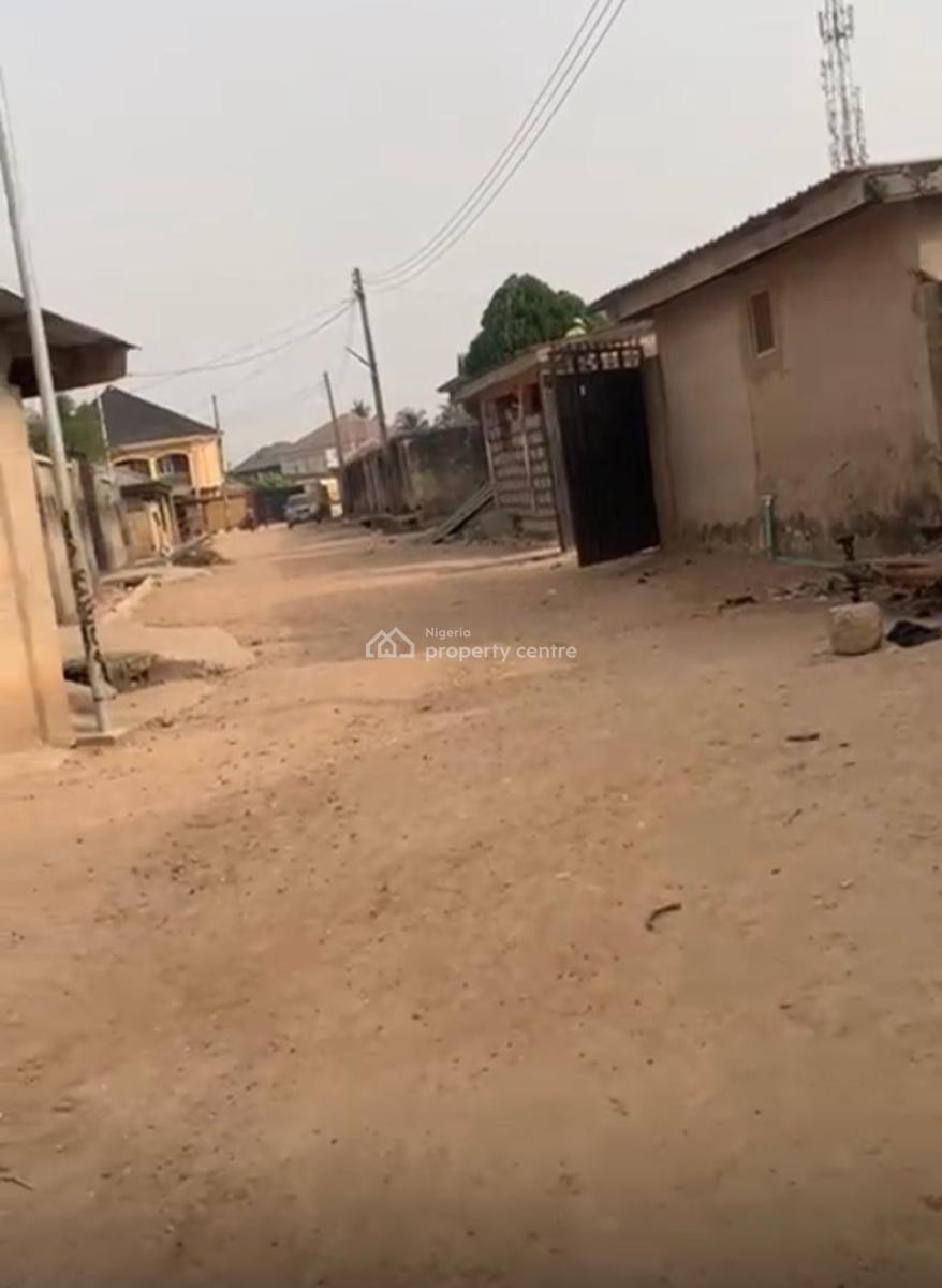 3 Bedroom Bungalow, Omolope Street Magboro Ogun State, Magboro, Ogun, Detached Bungalow for Sale