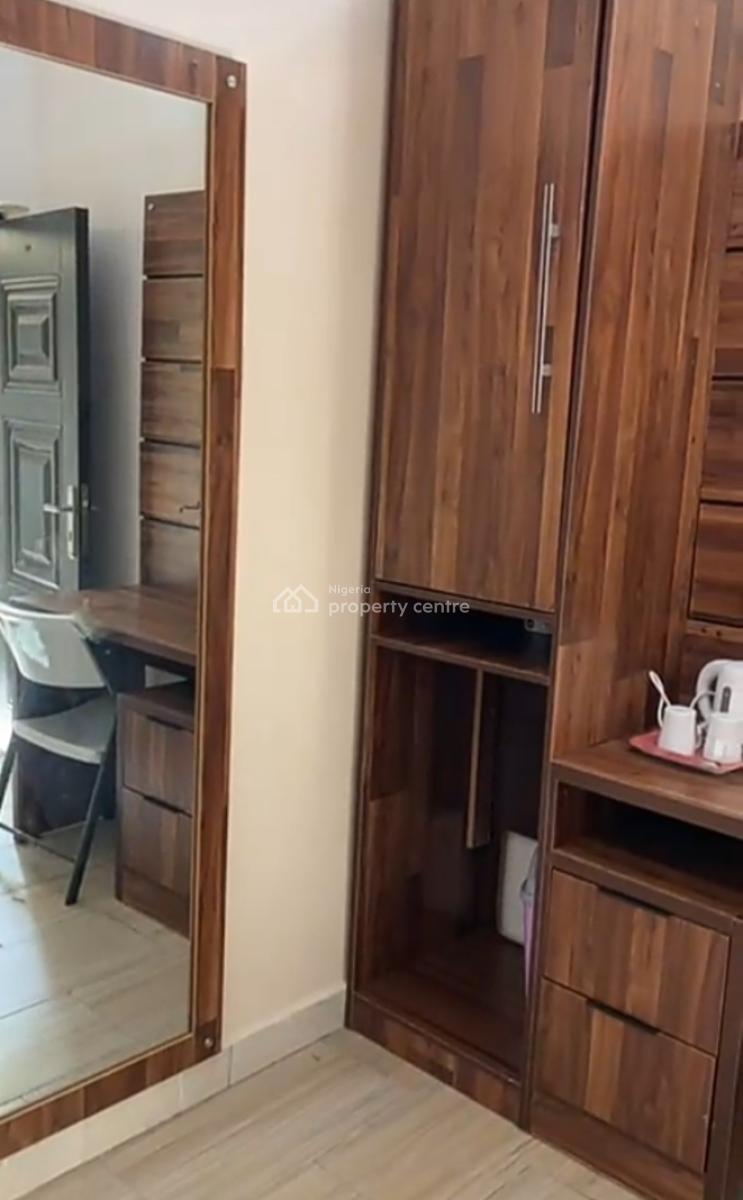 Furnished  and Serviced Mini Flat { Video}, Carlton Gate Estate Chevron, Lekki, Lagos, Flat / Apartment for Rent