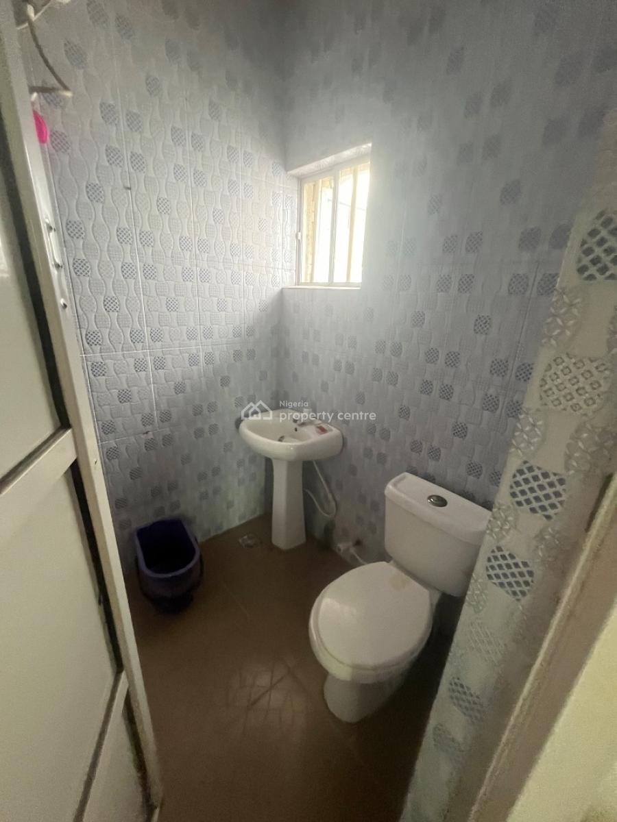 Nice and Clean 2 Bedroom with an Extra Room, Abraham Adesanya, Ajah, Lagos, Flat / Apartment for Rent