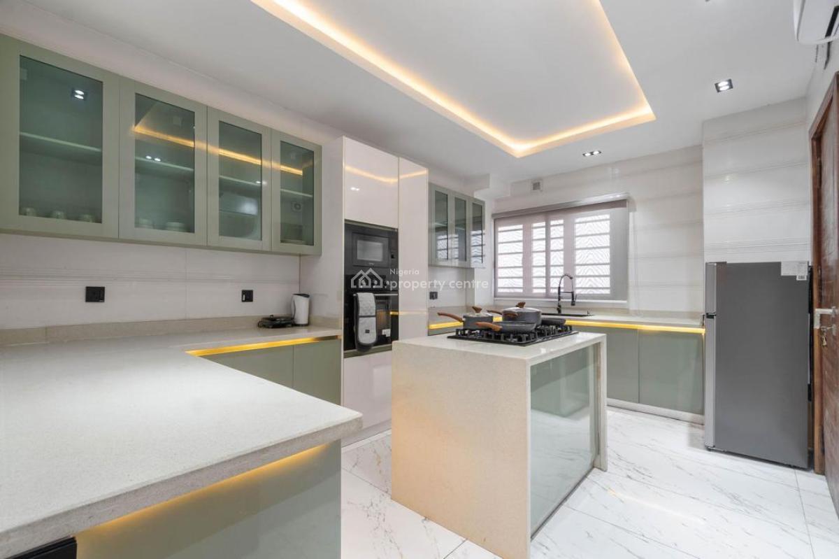 Nicely Furnished 2 Bedroom Apartment, Lekki Phase 1, Lekki, Lagos, Flat / Apartment Short Let