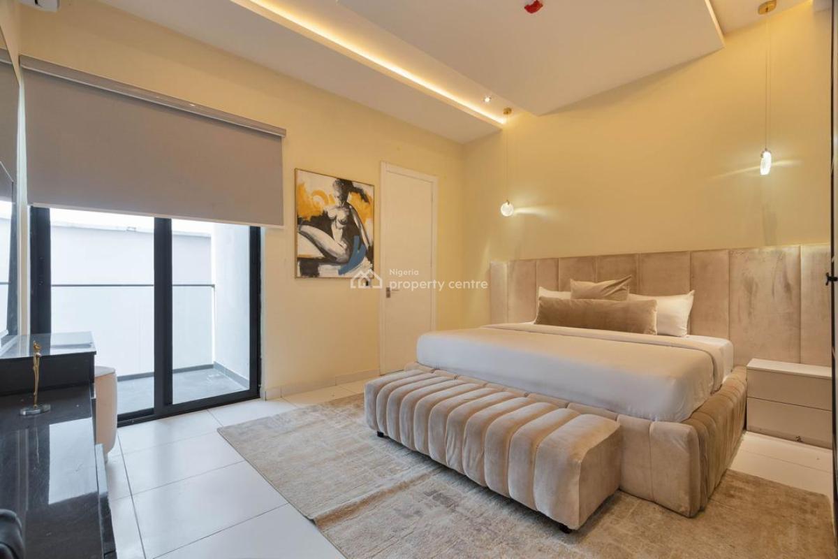 Nicely Furnished 4 Bedroom Apartment, Lekki Phase 1, Lekki, Lagos, Flat / Apartment Short Let