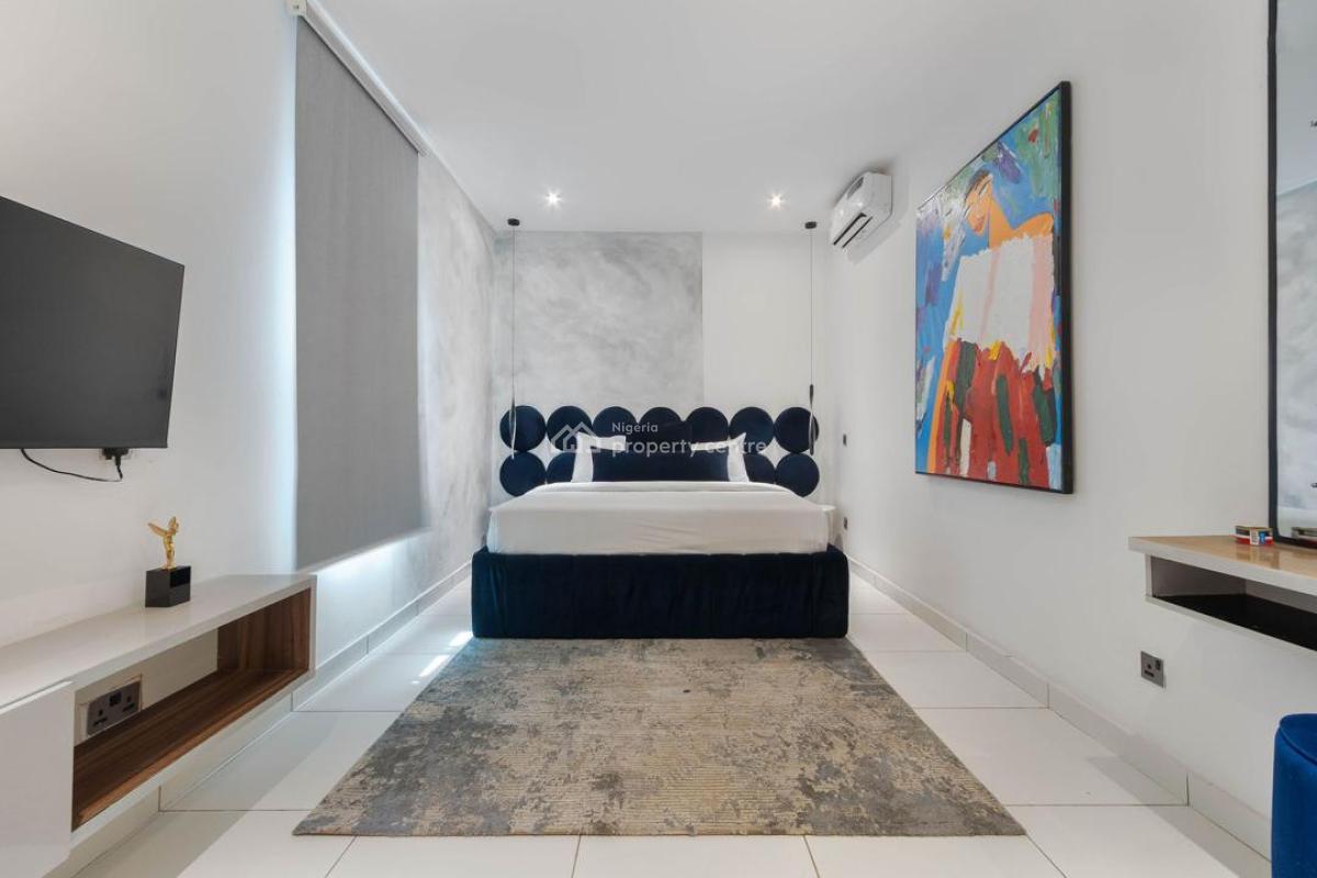 Nicely Furnished 4 Bedroom Apartment, Lekki Phase 1, Lekki, Lagos, Flat / Apartment Short Let