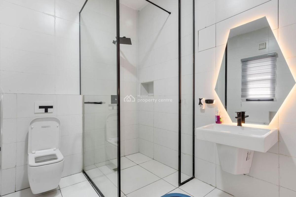 Nicely Furnished 4 Bedroom Apartment, Lekki Phase 1, Lekki, Lagos, Flat / Apartment Short Let