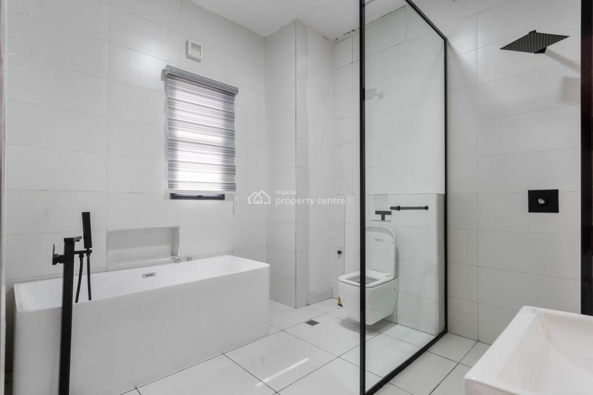 Nicely Furnished 4 Bedroom Apartment, Lekki Phase 1, Lekki, Lagos, Flat / Apartment Short Let