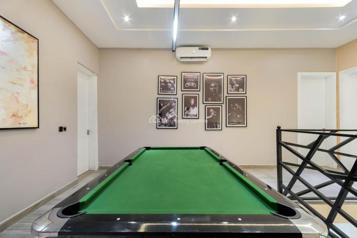 Nicely Furnished 4 Bedroom Apartment, Lekki Phase 1, Lekki, Lagos, Flat / Apartment Short Let