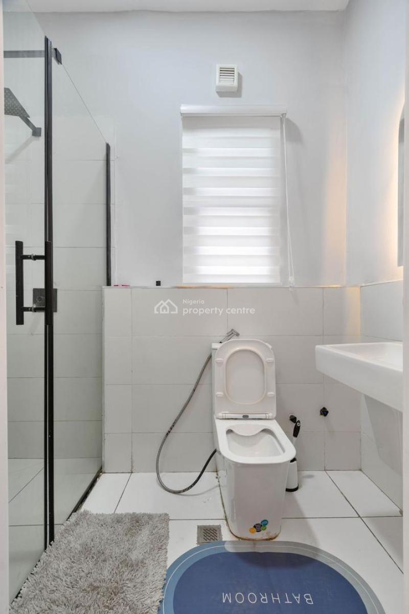 Nicely Furnished 4 Bedroom Apartment, Lekki Phase 1, Lekki, Lagos, Flat / Apartment Short Let