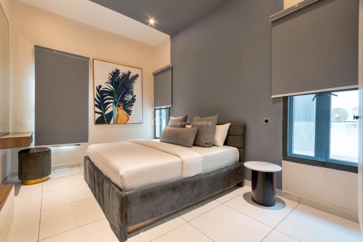 Nicely Furnished 4 Bedroom Apartment, Lekki Phase 1, Lekki, Lagos, Flat / Apartment Short Let