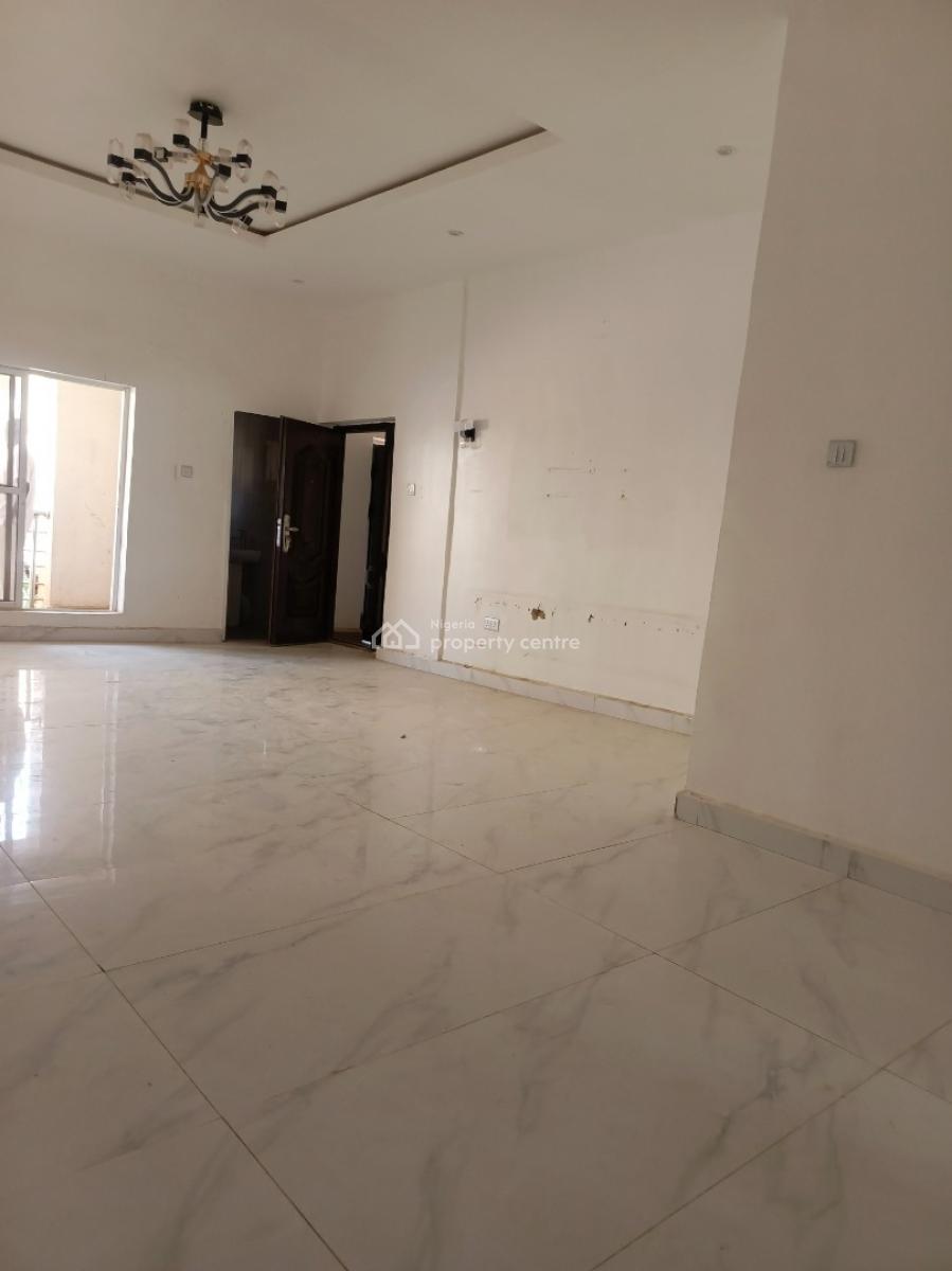 Spacious 2 Bedroom Apartment in an Estate, Guzape District, Abuja, Flat / Apartment for Rent