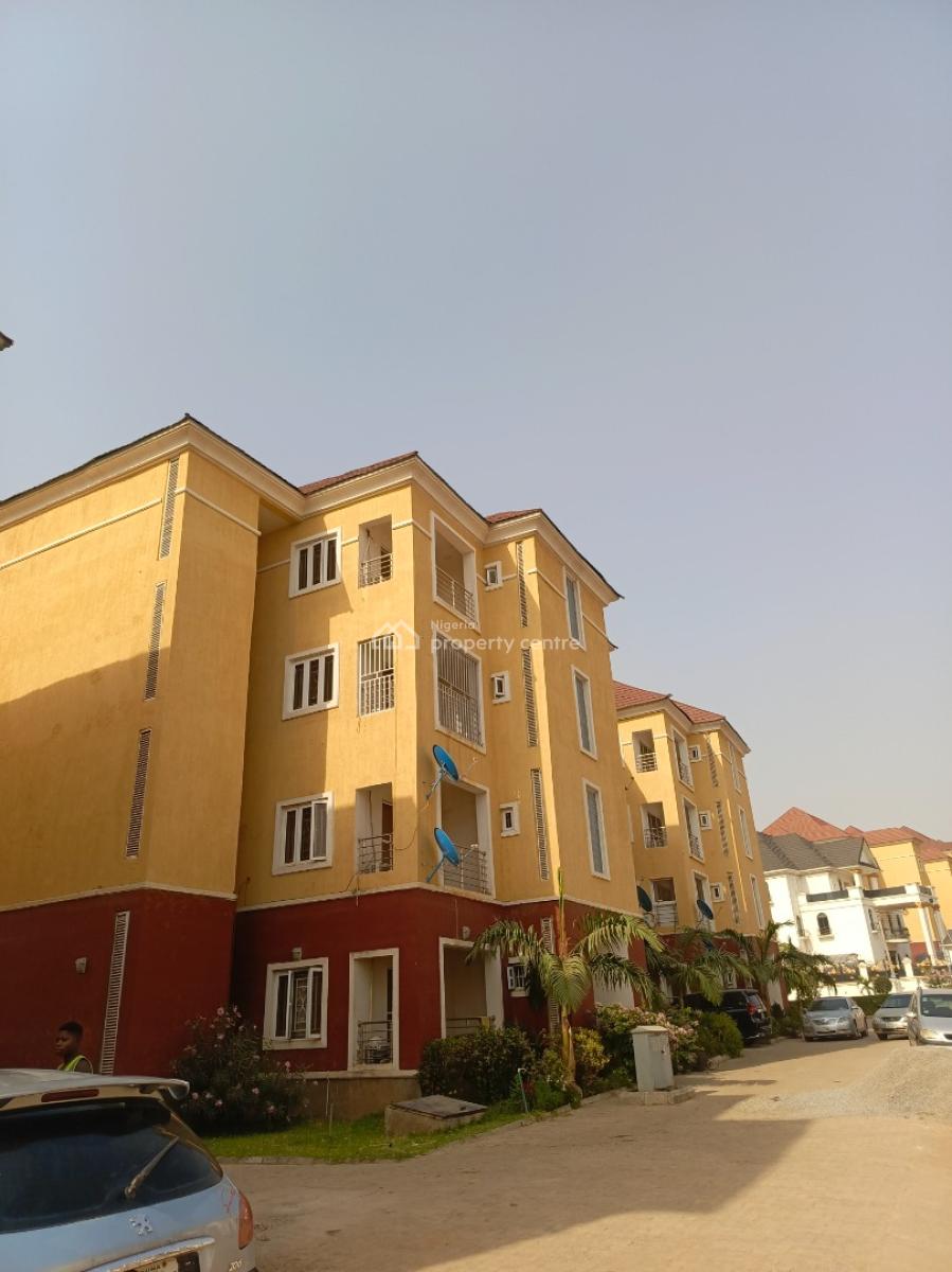Spacious 2 Bedroom Apartment in an Estate, Guzape District, Abuja, Flat / Apartment for Rent