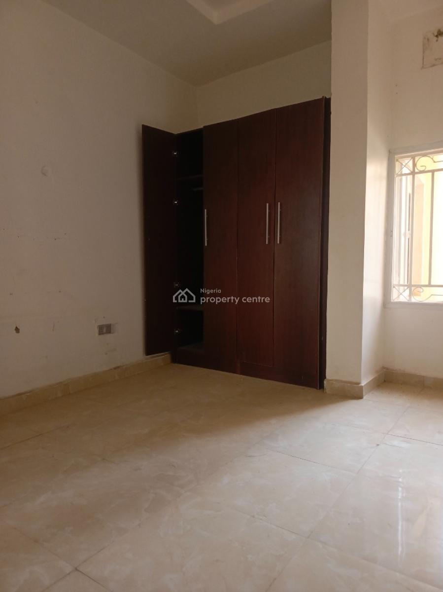 Spacious 2 Bedroom Apartment in an Estate, Guzape District, Abuja, Flat / Apartment for Rent
