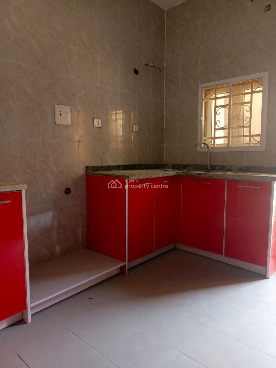 Spacious 2 Bedroom Apartment in an Estate, Guzape District, Abuja, Flat / Apartment for Rent