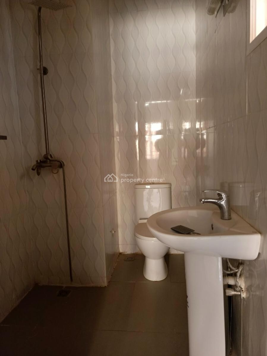 Spacious 2 Bedroom Apartment in an Estate, Guzape District, Abuja, Flat / Apartment for Rent