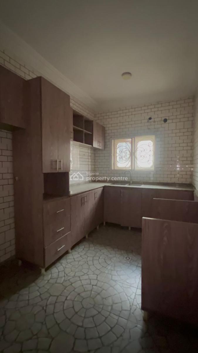 Well Built Spacious Standard 3 Bedroom Apartment, Jahi, Abuja, Flat / Apartment for Rent