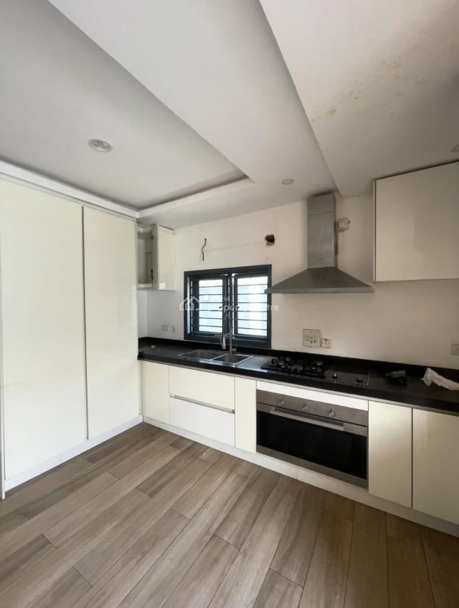 Self-serviced and Self-compound 5 Bedroom En-suite Detached House with, Lekki Phase 1, Lekki, Lagos, House for Rent