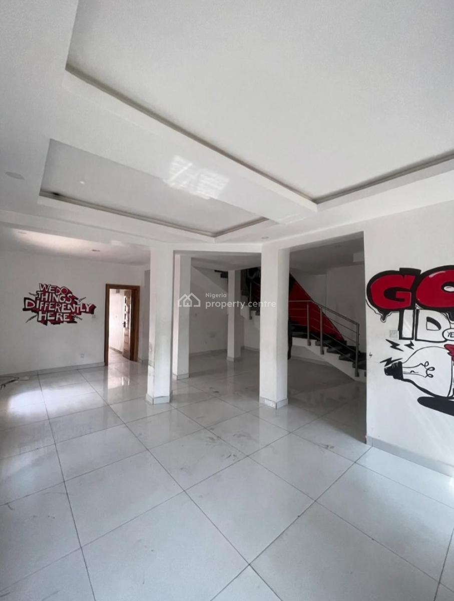 Self-serviced and Self-compound 5 Bedroom En-suite Detached House with, Lekki Phase 1, Lekki, Lagos, House for Rent