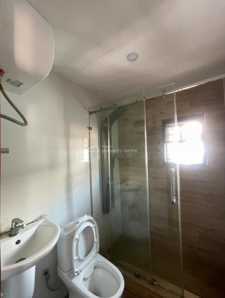 Self-serviced and Self-compound 5 Bedroom En-suite Detached House with, Lekki Phase 1, Lekki, Lagos, House for Rent