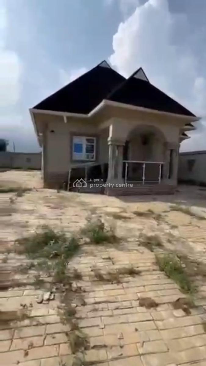 Executive 3 Bedroom Flat En-suite in a Serene Environment at Ikorodu, Maya, Ikorodu, Lagos, Detached Bungalow for Sale